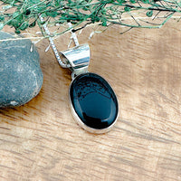 Picture of a black onyx pendant