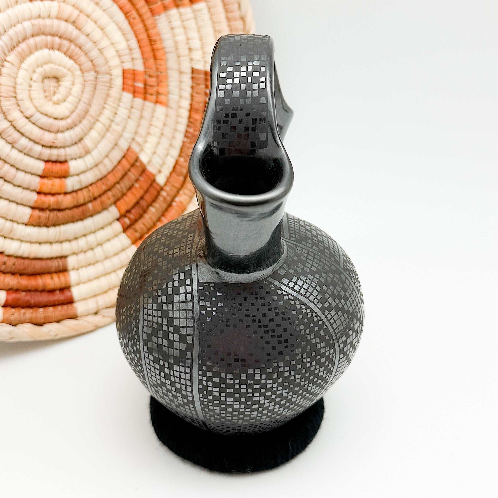 Mata Ortiz Wedding Vase By Lidia Ponce